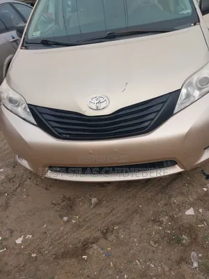 Toyota Sienna 2013 Gold