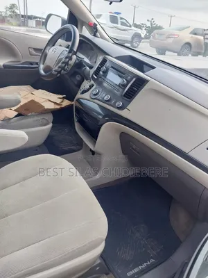 Toyota Sienna 2013 Gold