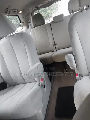 Toyota Sienna 2013 Gold