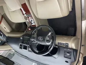 Toyota Highlander 2011 Gold