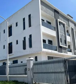 Furnished 3bdrm Block of Flats in Periwinkle Estate, Lekki Phase 1
