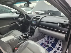 Toyota Camry XLE 4dr Sedan (2.5L 4cyl 6A) 2014 Gray