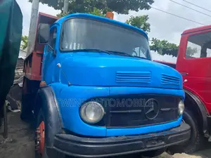 Mercedes-Benz Tipper Blue