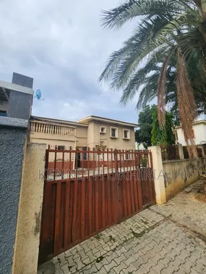 4bdrm Duplex in *In A Close, Zone 2 / Wuse for sale