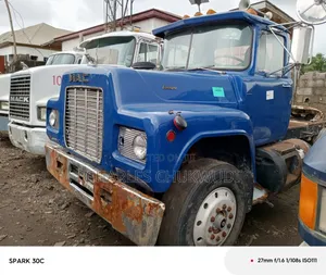 Mack Tipper R Model