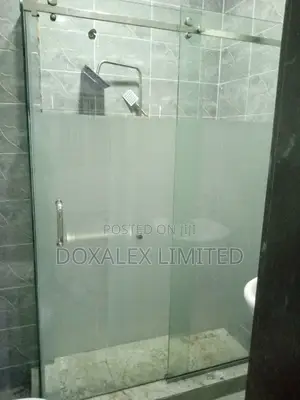 Shower Cubicles With Tampered Glass