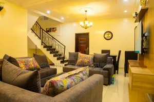Furnished 5bdrm Duplex in Silver Springs for rent