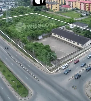 Large Expanse of Land for Sale in a Prime Location