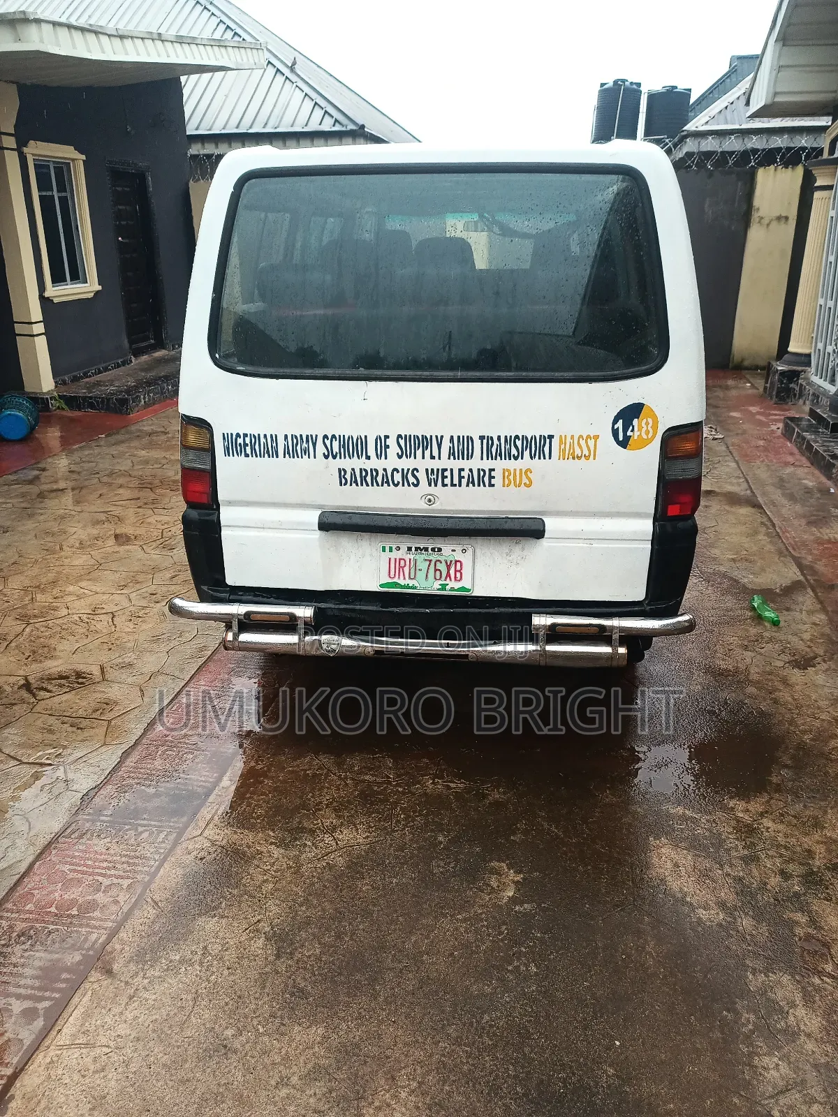 Mitsubishi L300 2004 White