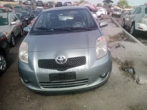 Toyota Yaris Base Hatchback 3dr 2010 Silver