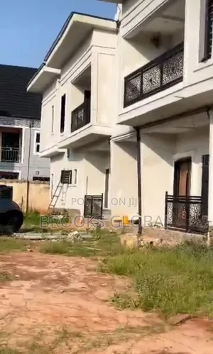 3bdrm Block of Flats in Benin City for sale