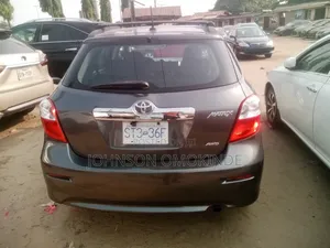 Toyota Matrix L Hatchback FWD (1.8L 4cyl 5M) 2012 Gray