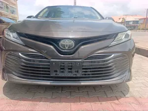 Toyota Camry XLE FWD (2.5L 4cyl 8AM) 2018 Brown