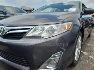 Toyota Camry XLE 4dr Sedan (3.5L 6cyl 6A) 2014 Gray