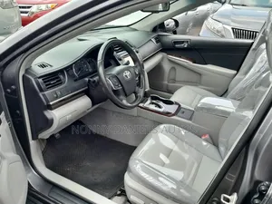 Toyota Camry XLE 4dr Sedan (3.5L 6cyl 6A) 2014 Gray