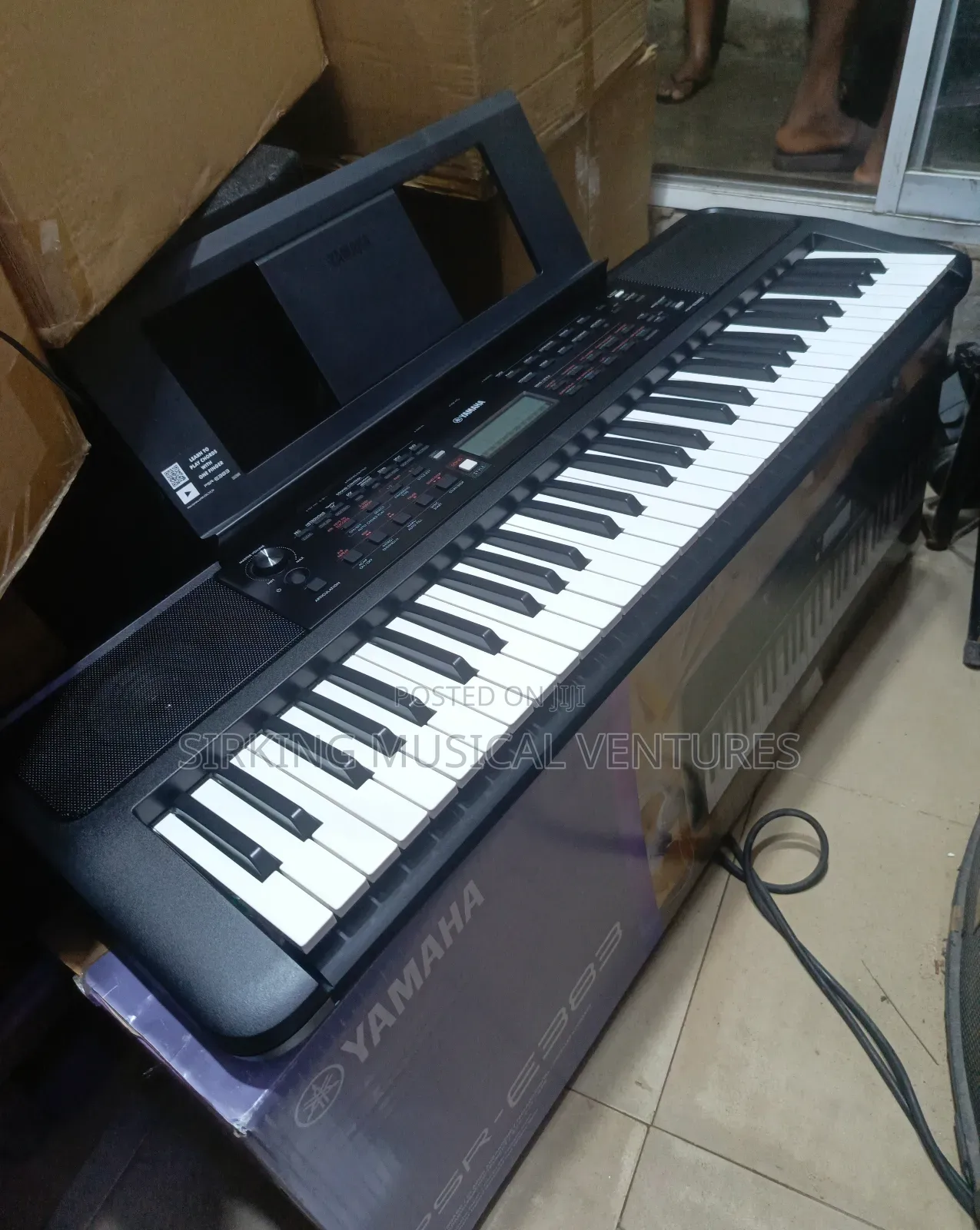 PSR E-383 Yamaha Keyboard With Adaptor