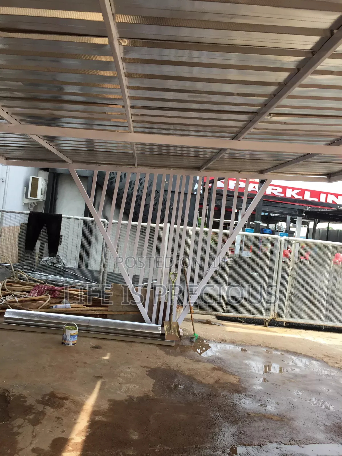 Stable Carport