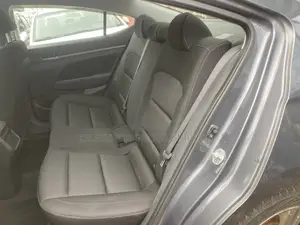 Hyundai Elantra SE Sedan FWD (1.8L 4cyl 6M) 2016 Gray
