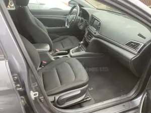 Hyundai Elantra SE Sedan FWD (1.8L 4cyl 6M) 2016 Gray