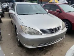 Toyota Camry XLE 4dr Sedan (2.4L 4cyl 5A) 2005 Silver
