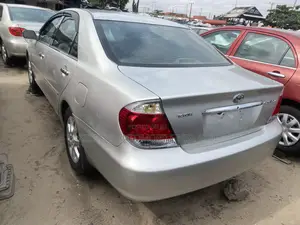 Toyota Camry XLE 4dr Sedan (2.4L 4cyl 5A) 2005 Silver