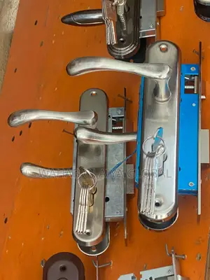 Big Lever Handle Lockset With Key – Durable Secure