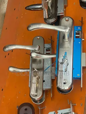 Big Lever Handle Lockset With Key – Durable Secure