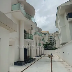 4bdrm Duplex in Banana Island for rent