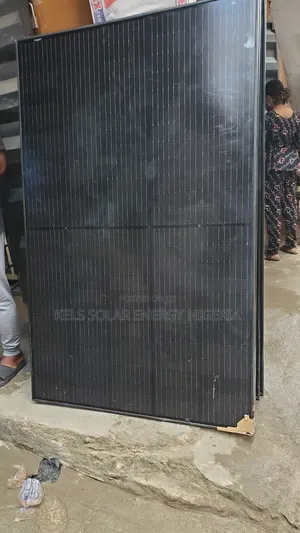 All Black 550watts 144cells Solar Panel