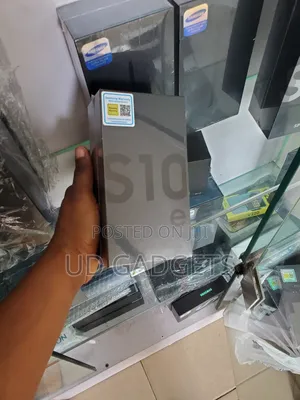 New Samsung Galaxy S10e 128 GB Black