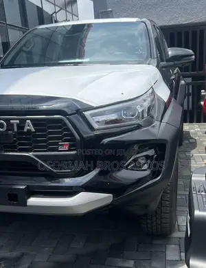 Toyota Hilux 2025 Black