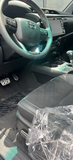 Toyota Hilux 2025 Black
