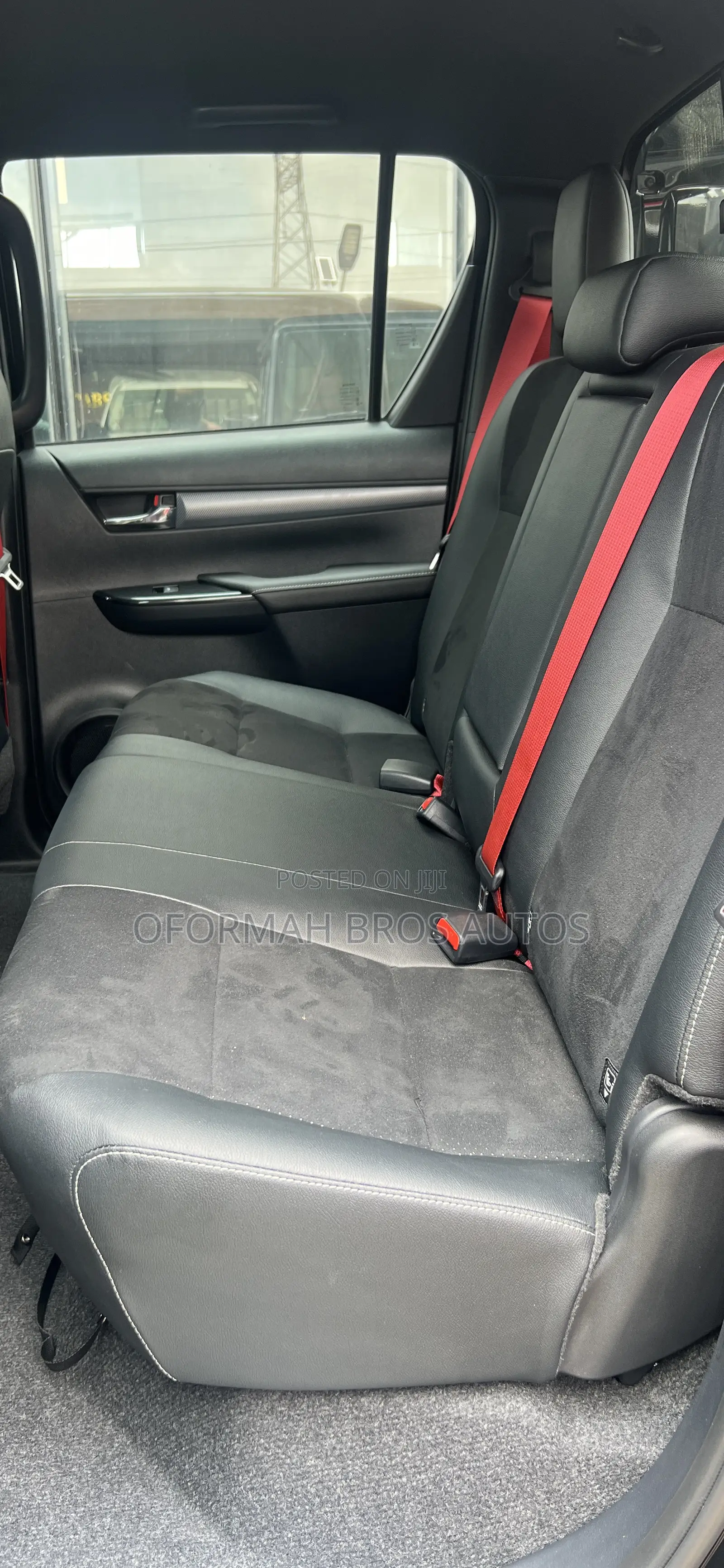 Toyota Hilux 2025 Black