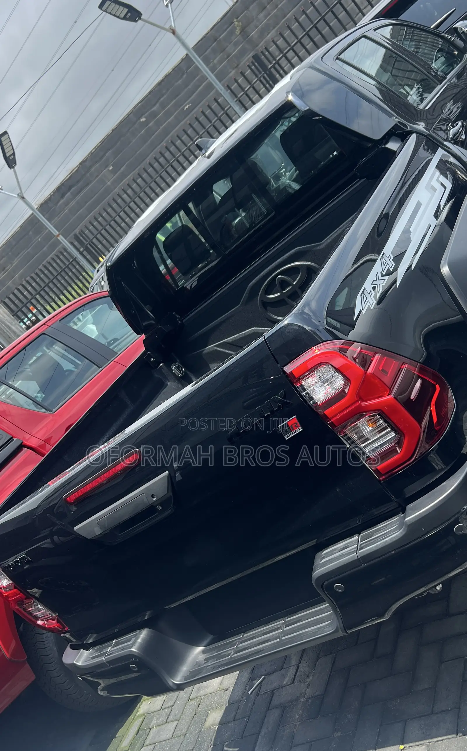 Toyota Hilux 2025 Black