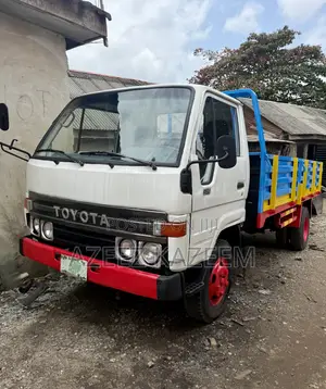 Toyota Dyna 250 Long Chasis Old Model Petrol Engine 14f