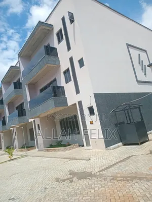 5bdrm Duplex in Jahi for sale