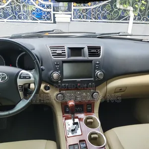 Toyota Highlander Limited 2011 Gold