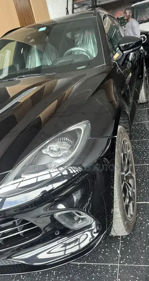 Aston Martin DBX 2023 Black