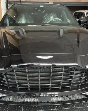 Aston Martin DBX 2023 Black