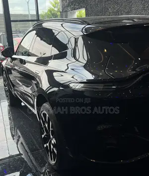 Aston Martin DBX 2023 Black