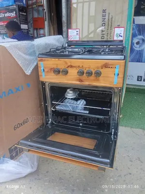 Maxi Standing Cooker 3 Gas & 1 Electric With Oven Grill >> 1 Yrs