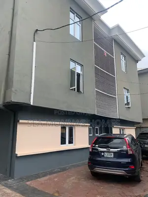 3bdrm Block of Flats in Chevy View Estate, Chevron for rent