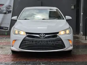 Toyota Camry LE 4dr Sedan (2.5L 4cyl 6A) 2015 White