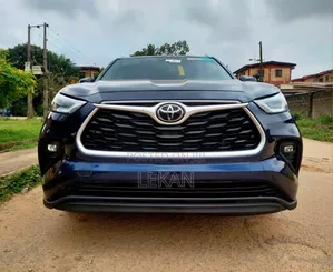Toyota Highlander 2022 Blue