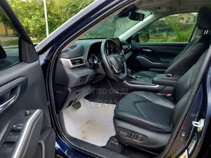 Toyota Highlander 2022 Blue