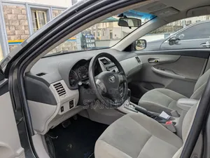 Toyota Corolla LE 4dr Sedan (1.8L 4cyl 4A) 2012 Gray