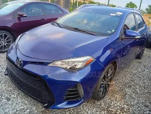 Toyota Corolla SE (1.8L 4cyl 6M) 2018 Blue