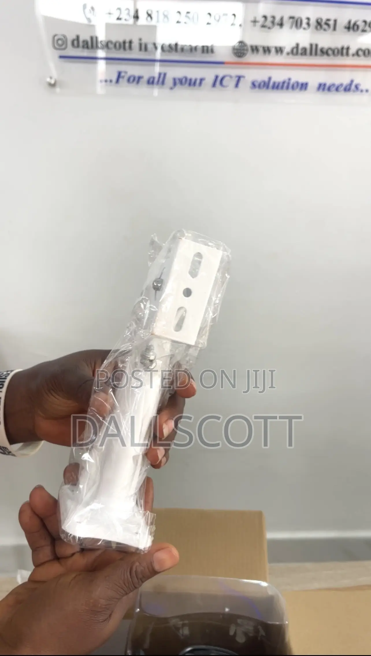 Solar CCTV Camera With Dual Screens – No Power Needed!