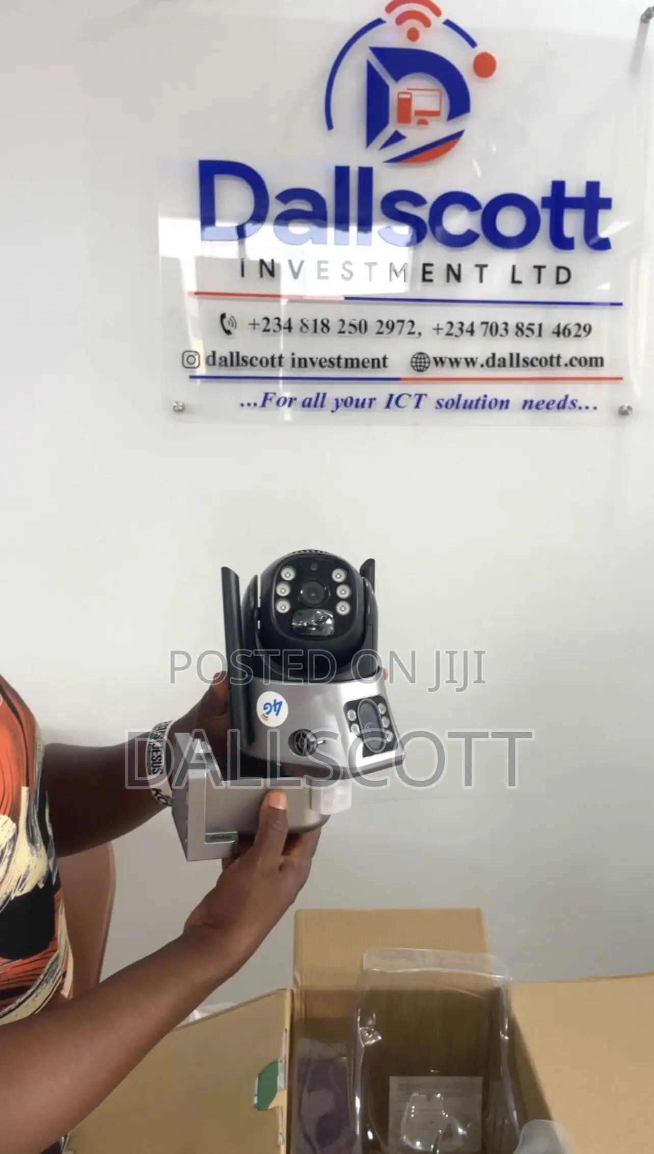 Solar CCTV Camera With Dual Screens – No Power Needed!