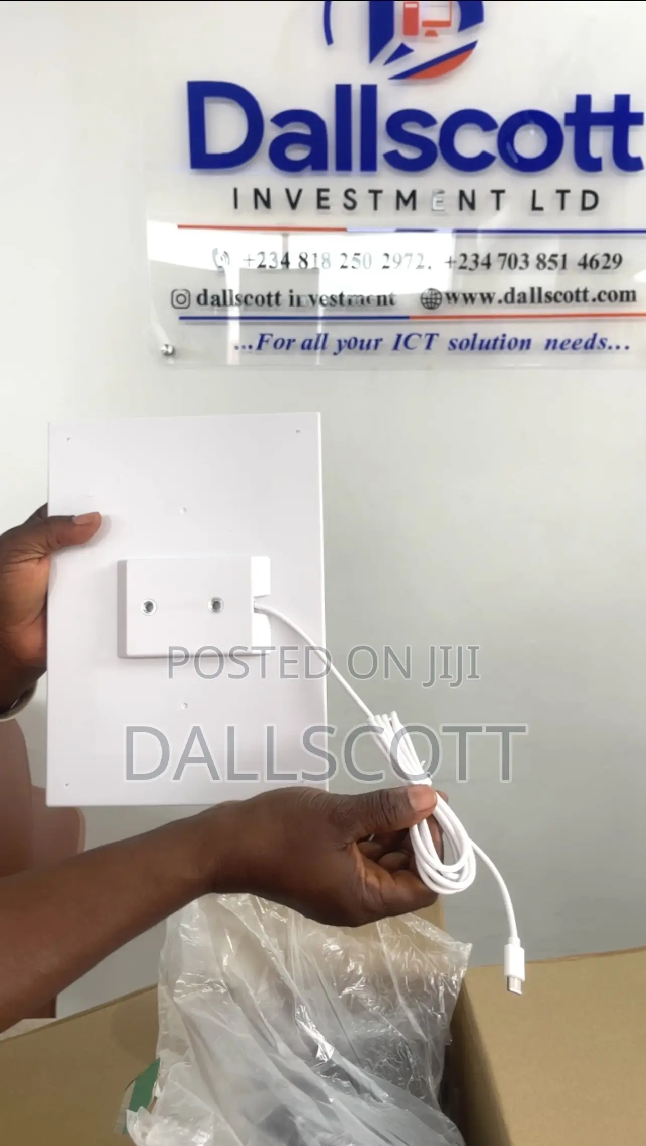 Solar CCTV Camera With Dual Screens – No Power Needed!